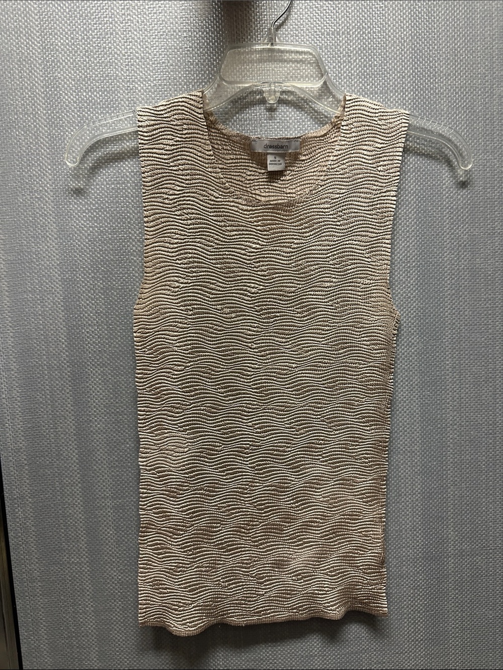 Neutral Wave-Textured Sleeveless Tank